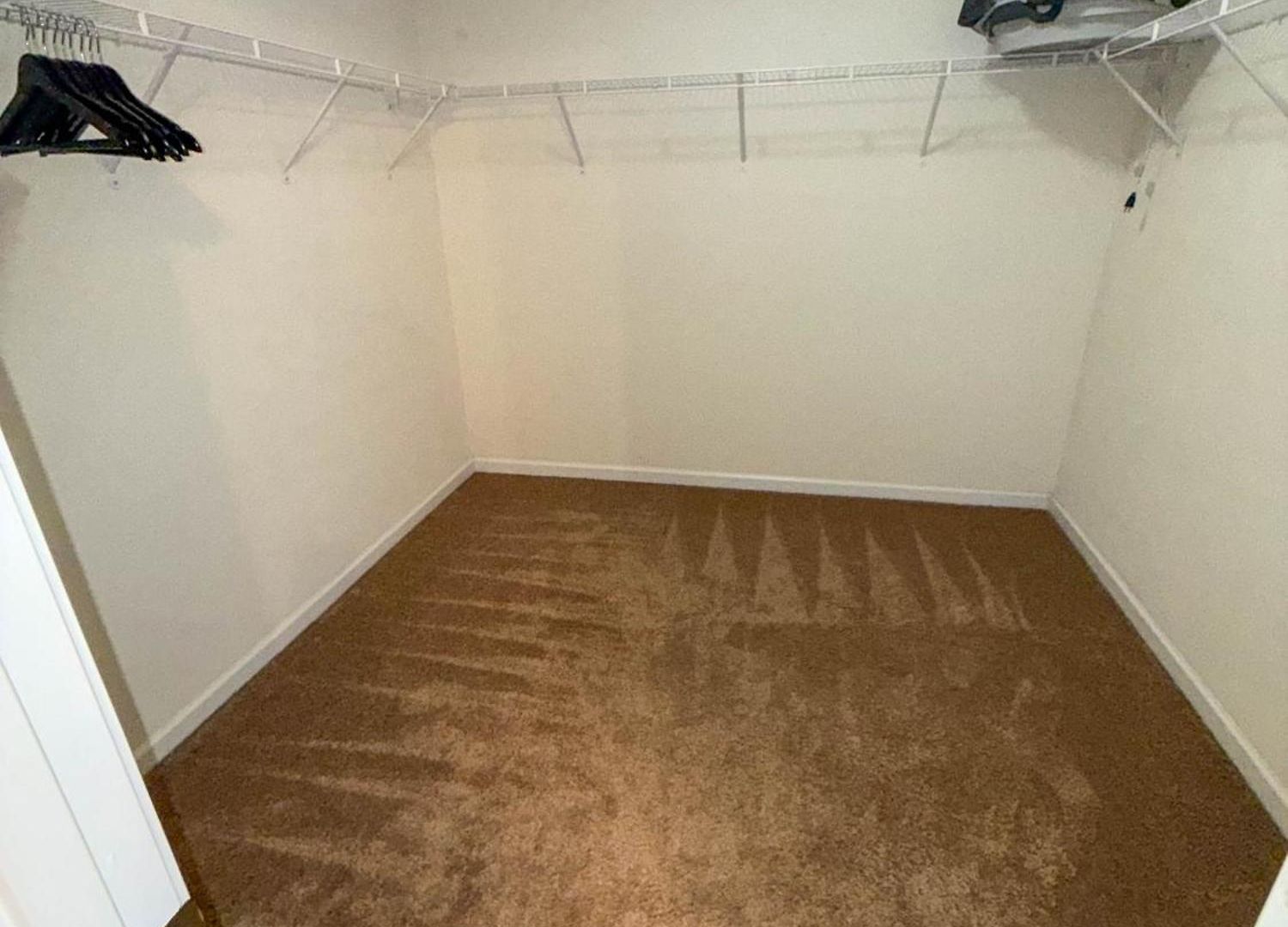 Modern 4 Bedroom Near Uptown Holiday home