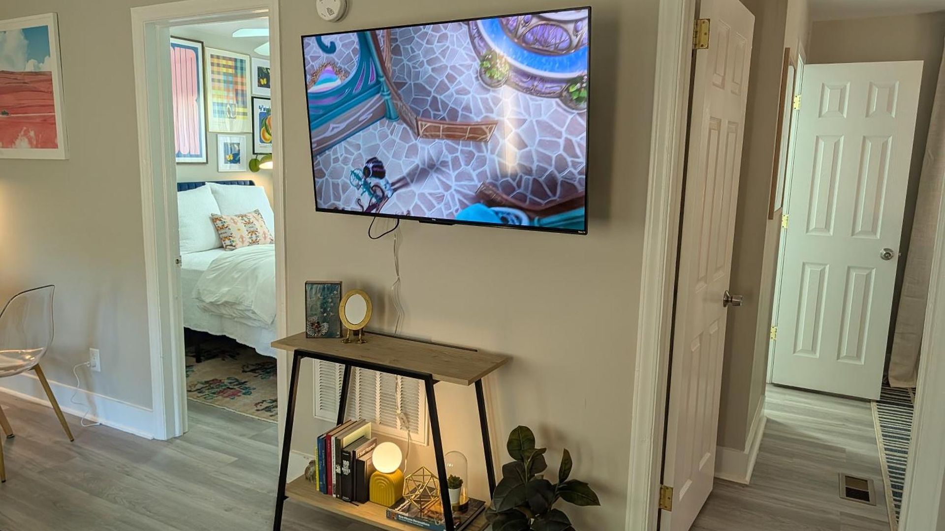Small Space, Big Personality W/ King + Queen Bed Holiday home