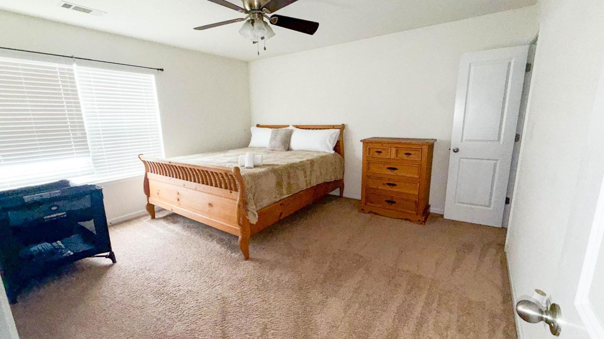 Holiday home Modern 4 Bedroom Near Uptown
