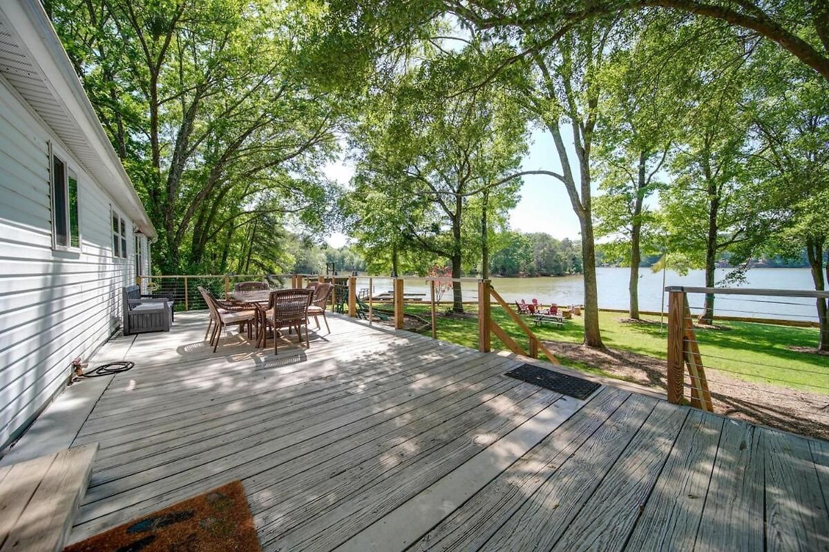 Holiday home Castaway Cove 5 Bed Retreat Fire Pit Hot Tub!
