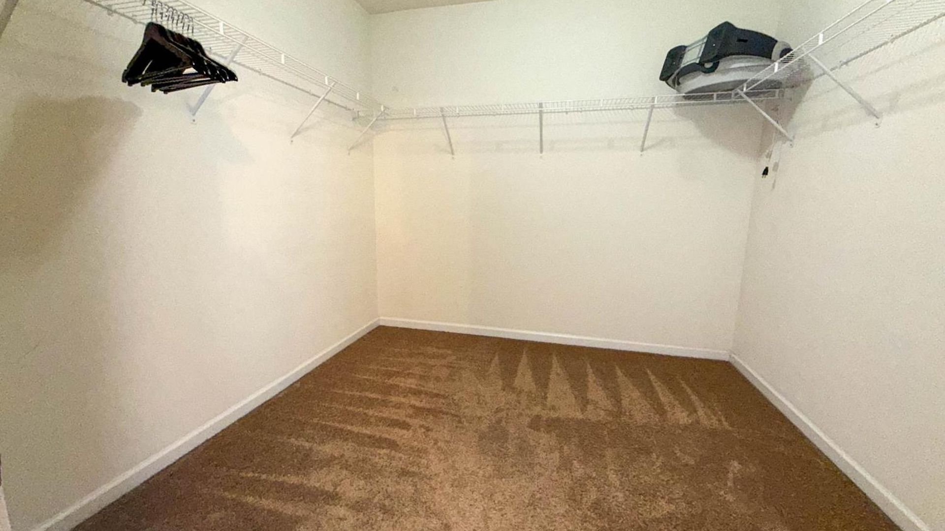 Modern 4 Bedroom Near Uptown *
