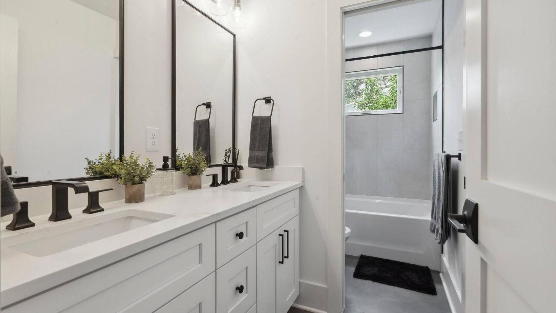 Luxury Build - King Beds - Minutes To Uptown Holiday home