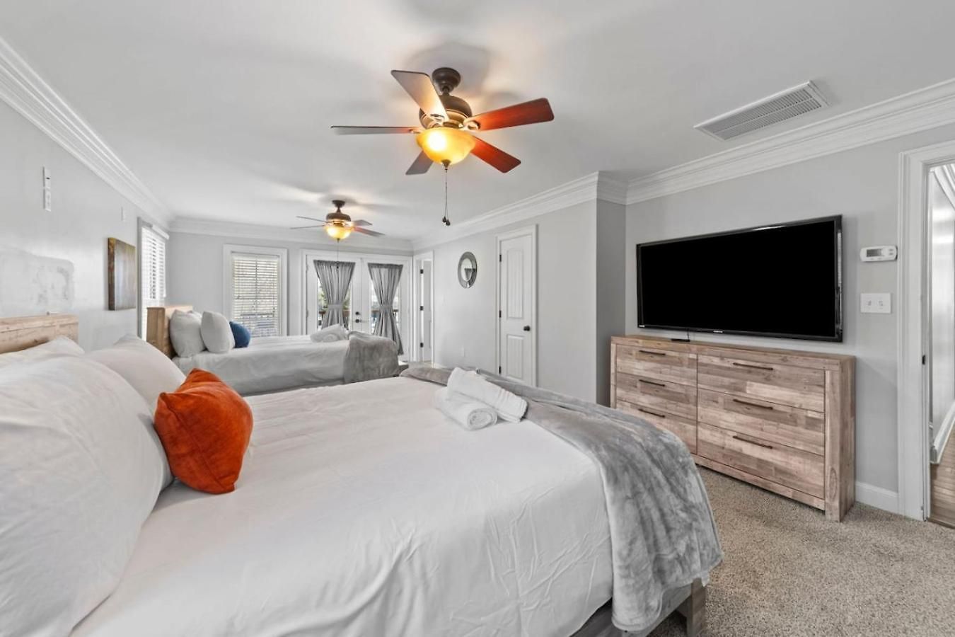 Rest And Rally Retreat 5br Holiday home Charlotte