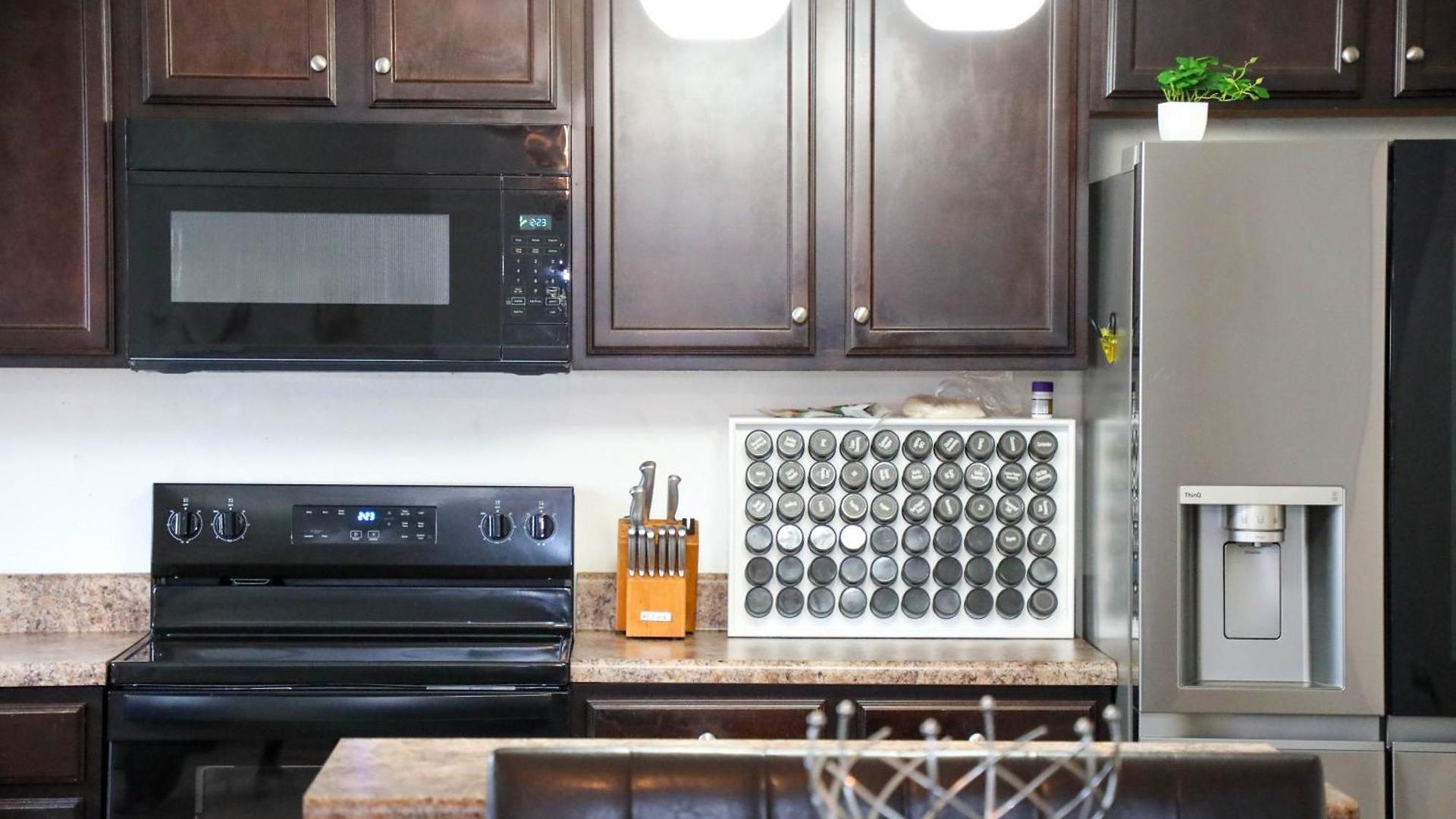 Modern 4 Bedroom Near Uptown *
