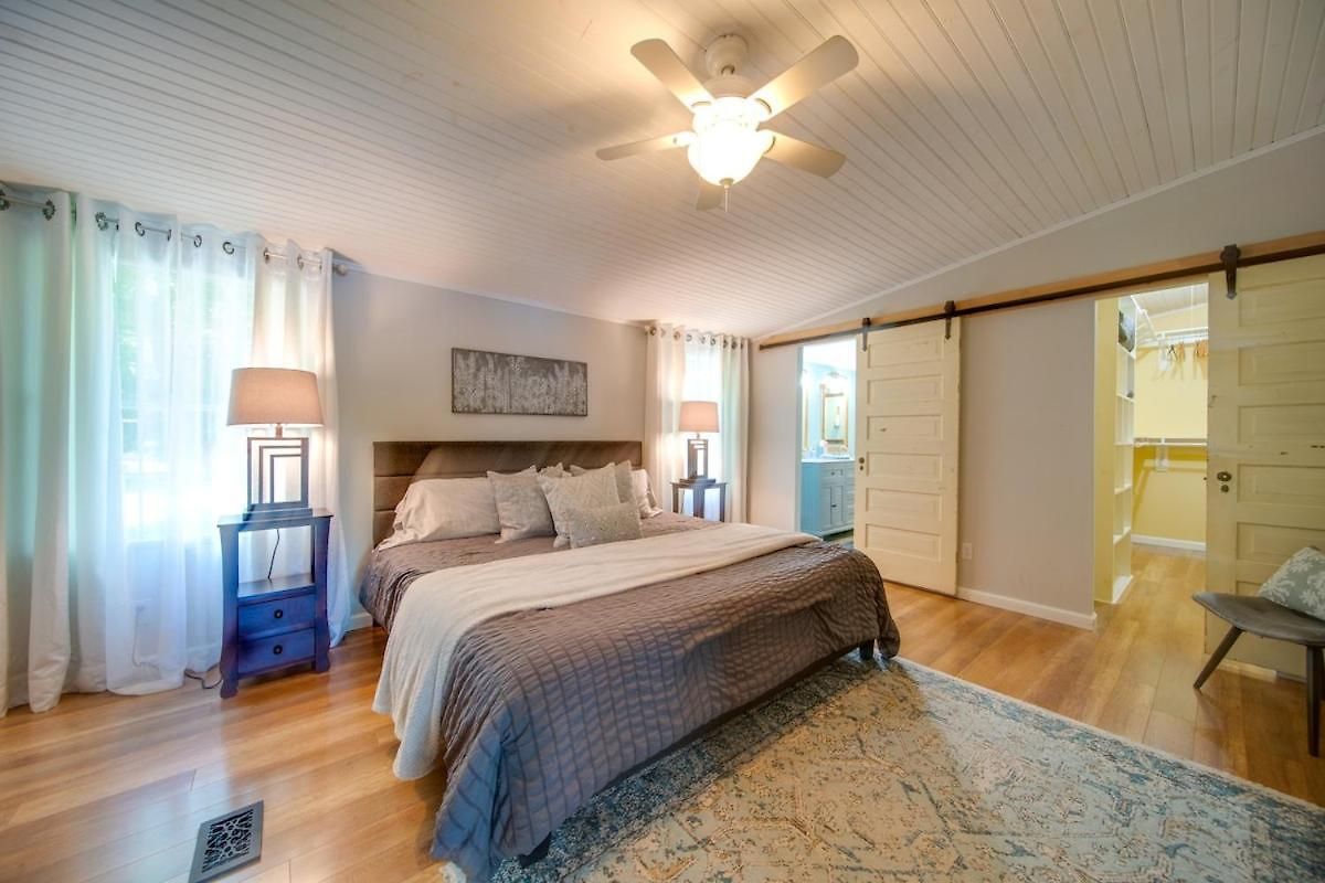 Holiday home Castaway Cove 5 Bed Retreat Fire Pit Hot Tub!
