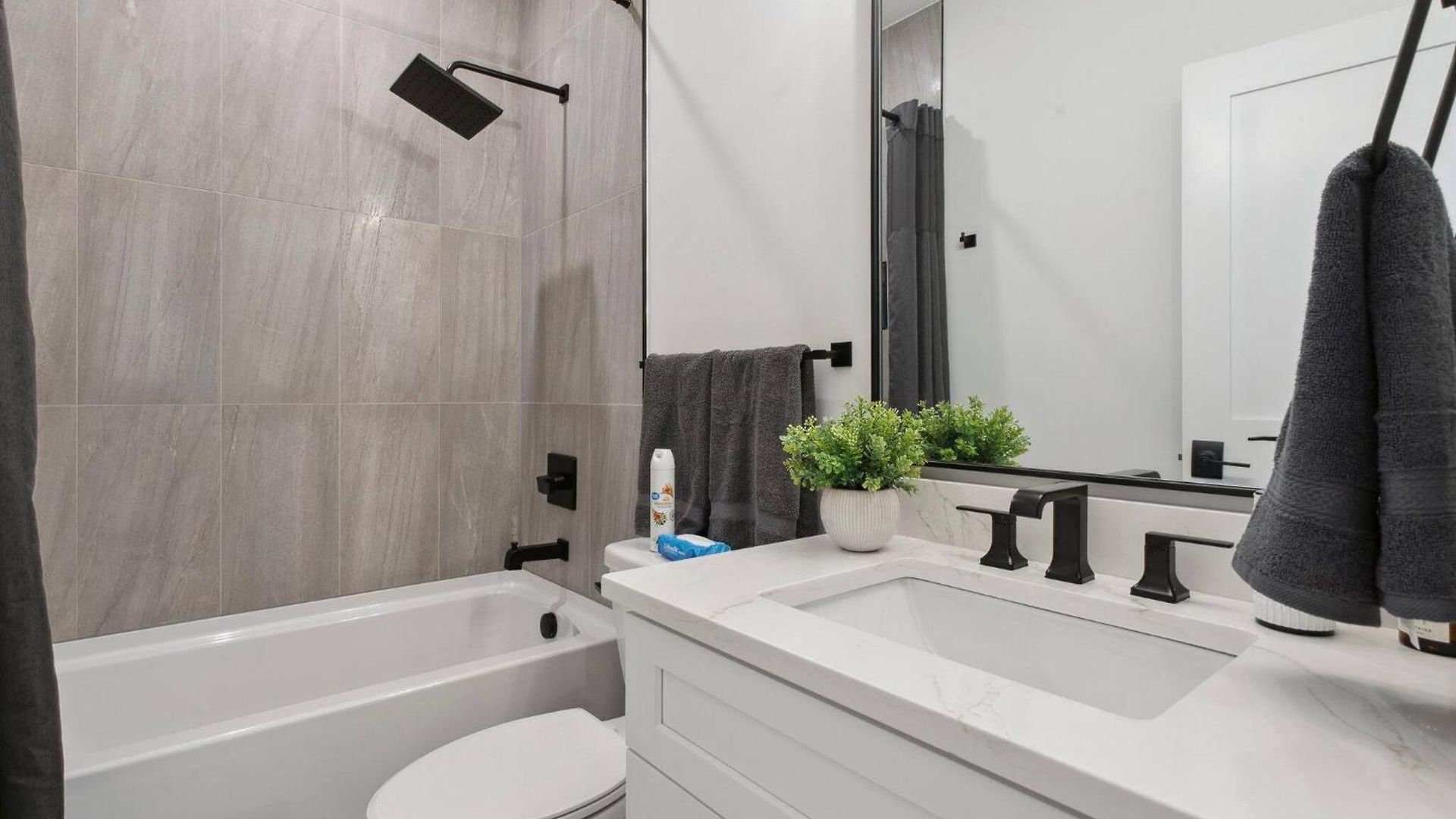 Luxury Build - King Beds - Minutes To Uptown Holiday home