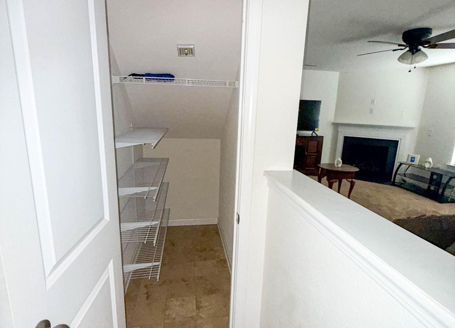 Modern 4 Bedroom Near Uptown