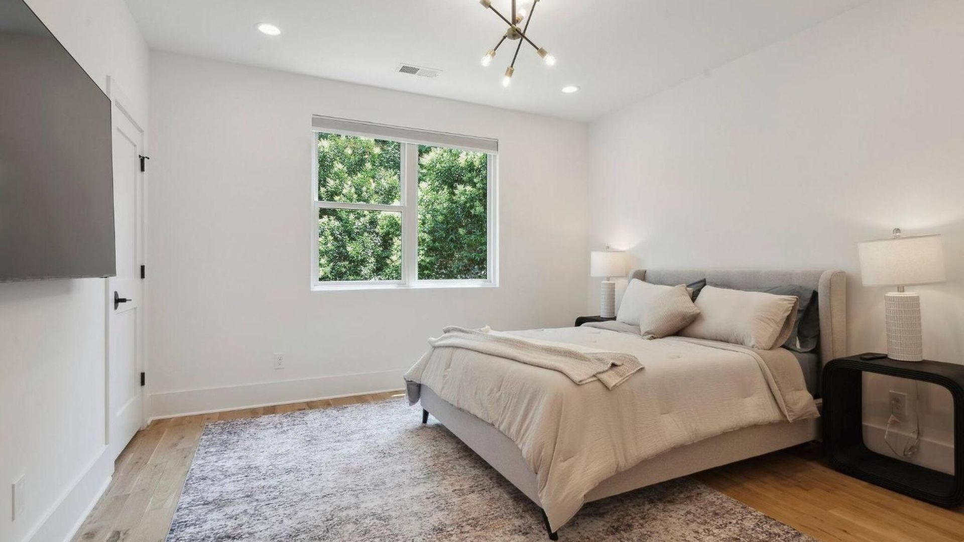 Holiday home Luxury Build - King Beds - Minutes To Uptown *