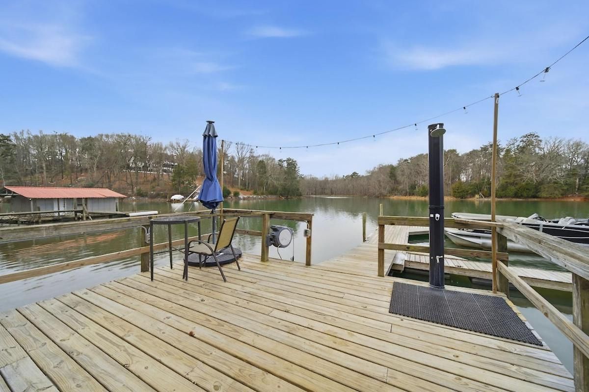 Castaway Cove 5 Bed Retreat Fire Pit Hot Tub! *