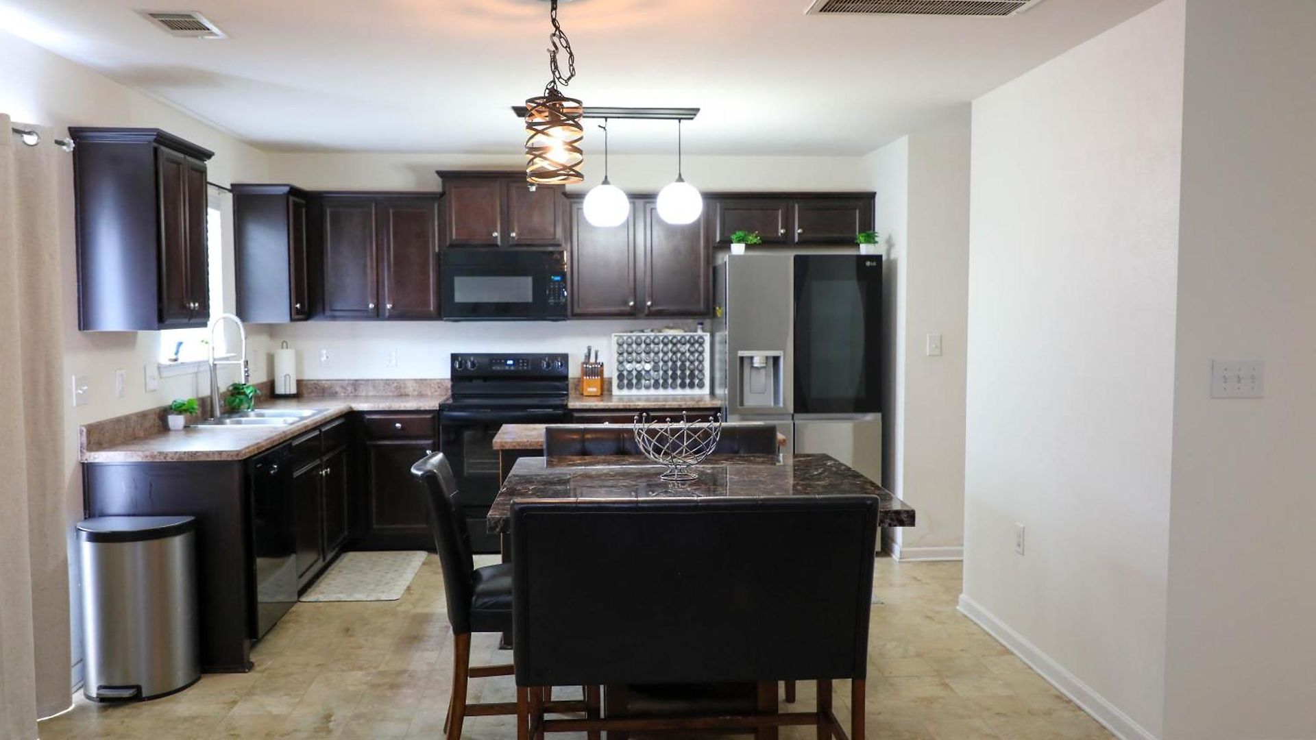 Modern 4 Bedroom Near Uptown * Charlotte
