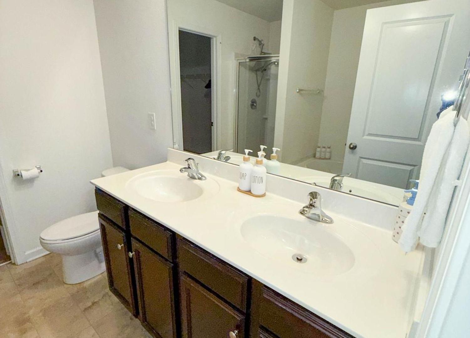 Modern 4 Bedroom Near Uptown Holiday home Charlotte