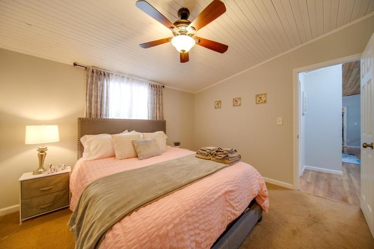 Castaway Cove 5 Bed Retreat Fire Pit Hot Tub! * Charlotte