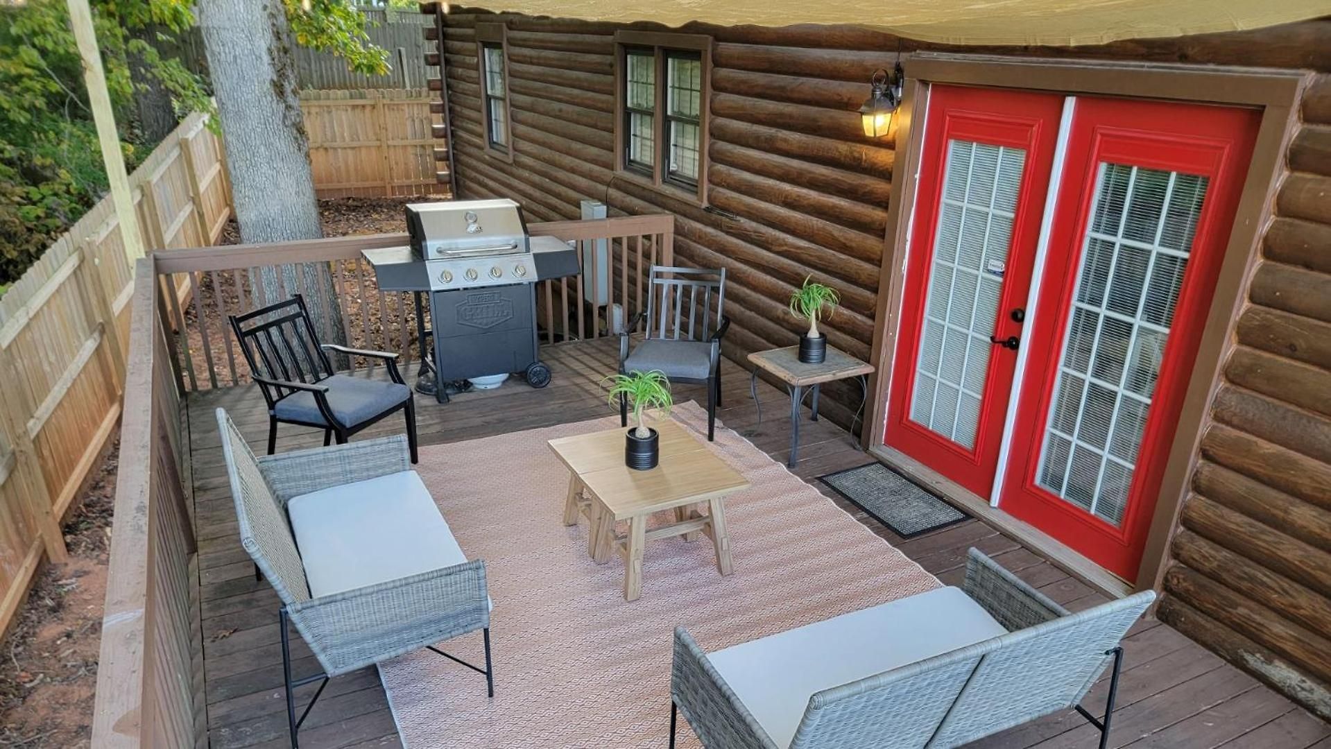 Renovated 5br/3ba W/ Rec Holiday home Charlotte
