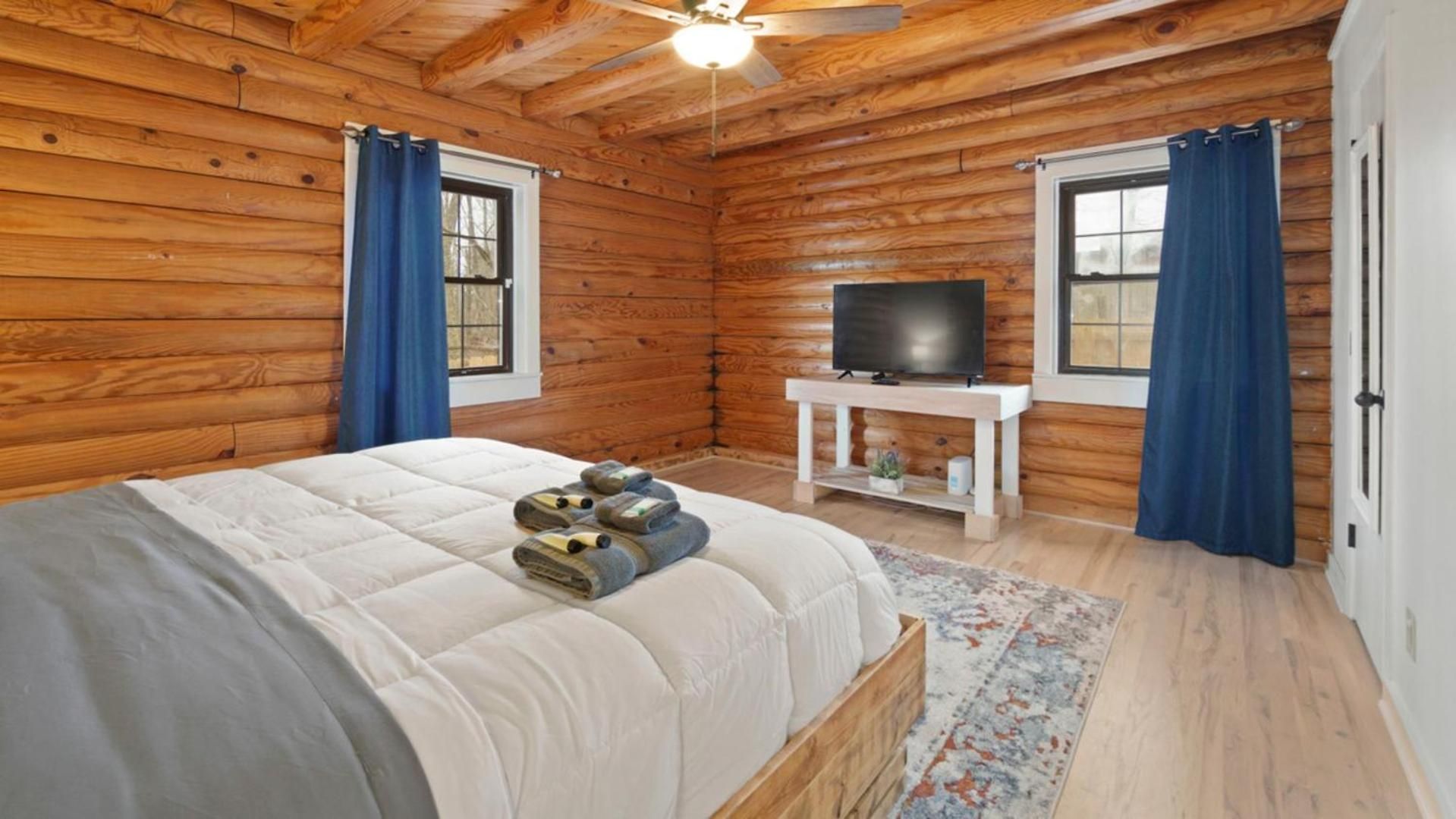 Renovated 5br/3ba W/ Rec Holiday home