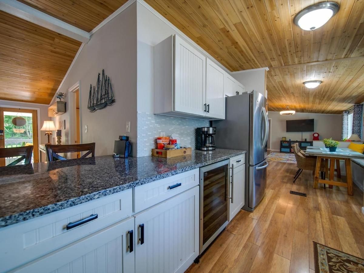 Holiday home Castaway Cove 5 Bed Retreat Fire Pit Hot Tub! Charlotte
