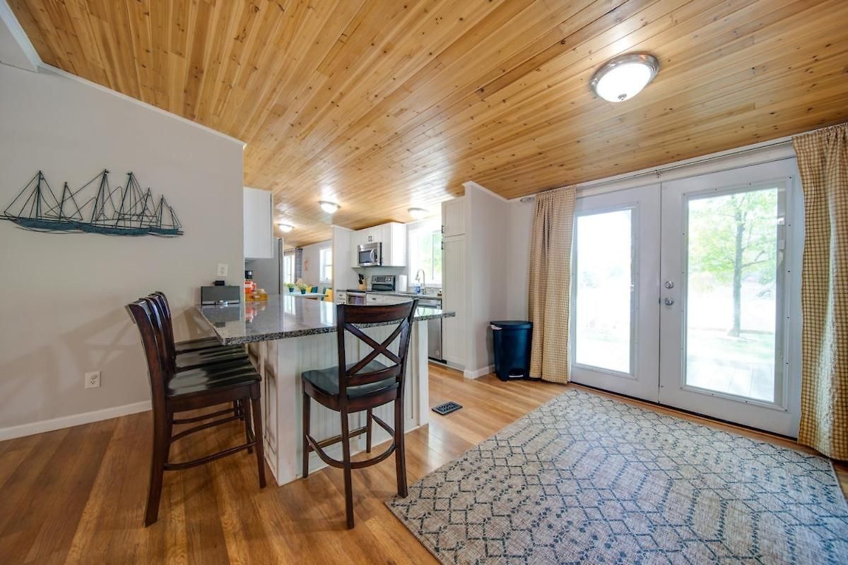 Holiday home Castaway Cove 5 Bed Retreat Fire Pit Hot Tub! *