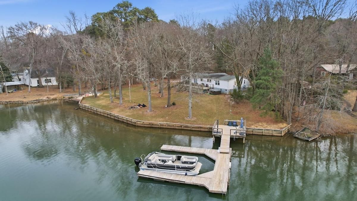 Castaway Cove 5 Bed Retreat Fire Pit Hot Tub! * Charlotte