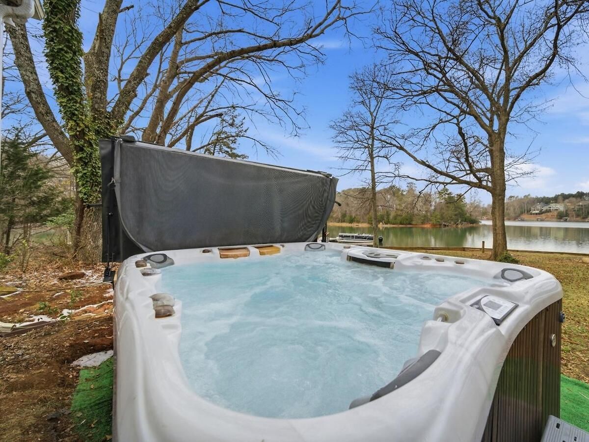 Castaway Cove 5 Bed Retreat Fire Pit Hot Tub!
