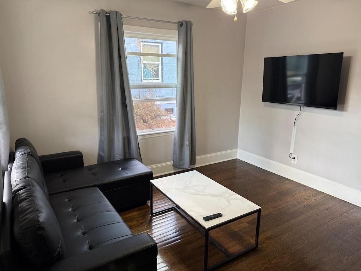 Cozy 1 Bedroom *