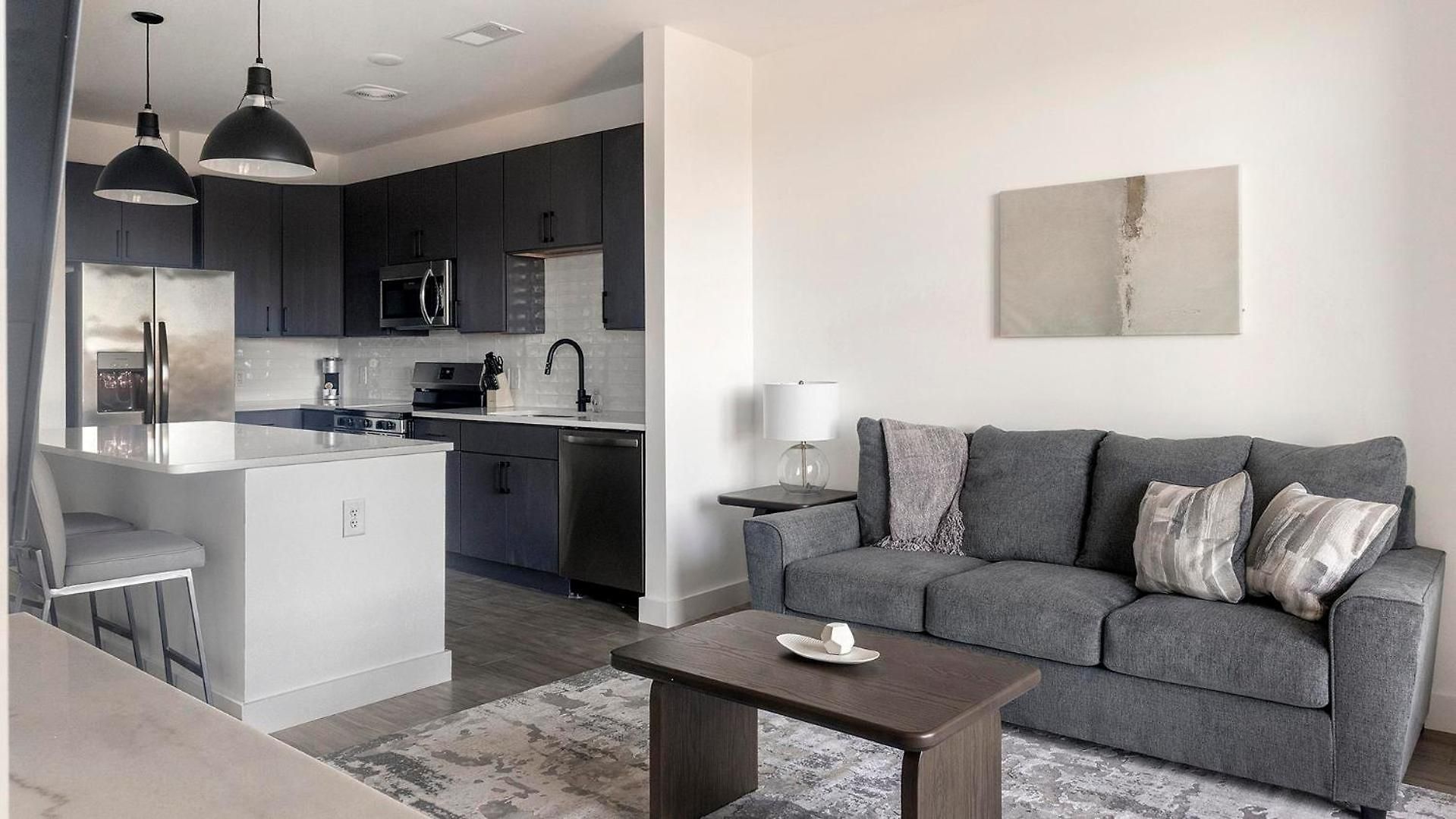 Apartment Landing - Bond On Mint