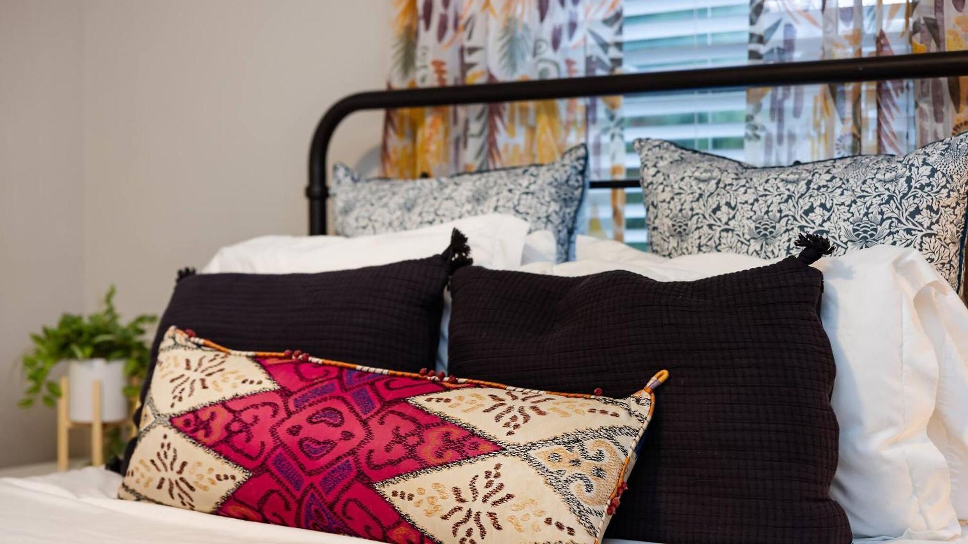 Optimist Abode 3: <7min To Noda-midwood-uptown Apartment *