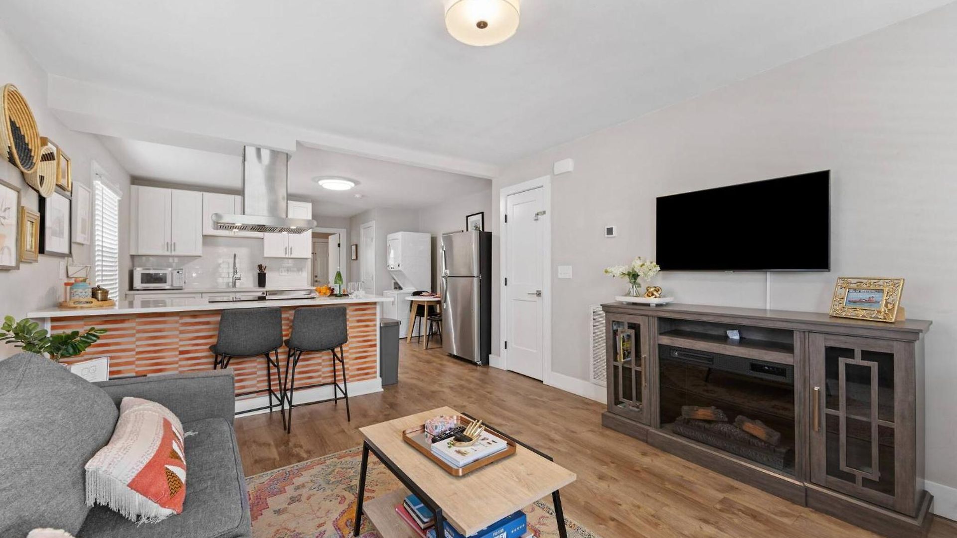 Optimist Abode 2: <7min To Noda-midwood-uptown Apartment