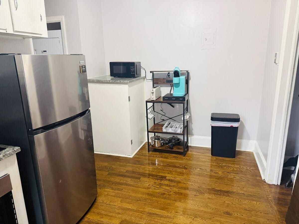 Cozy 1 Bedroom Apartment *