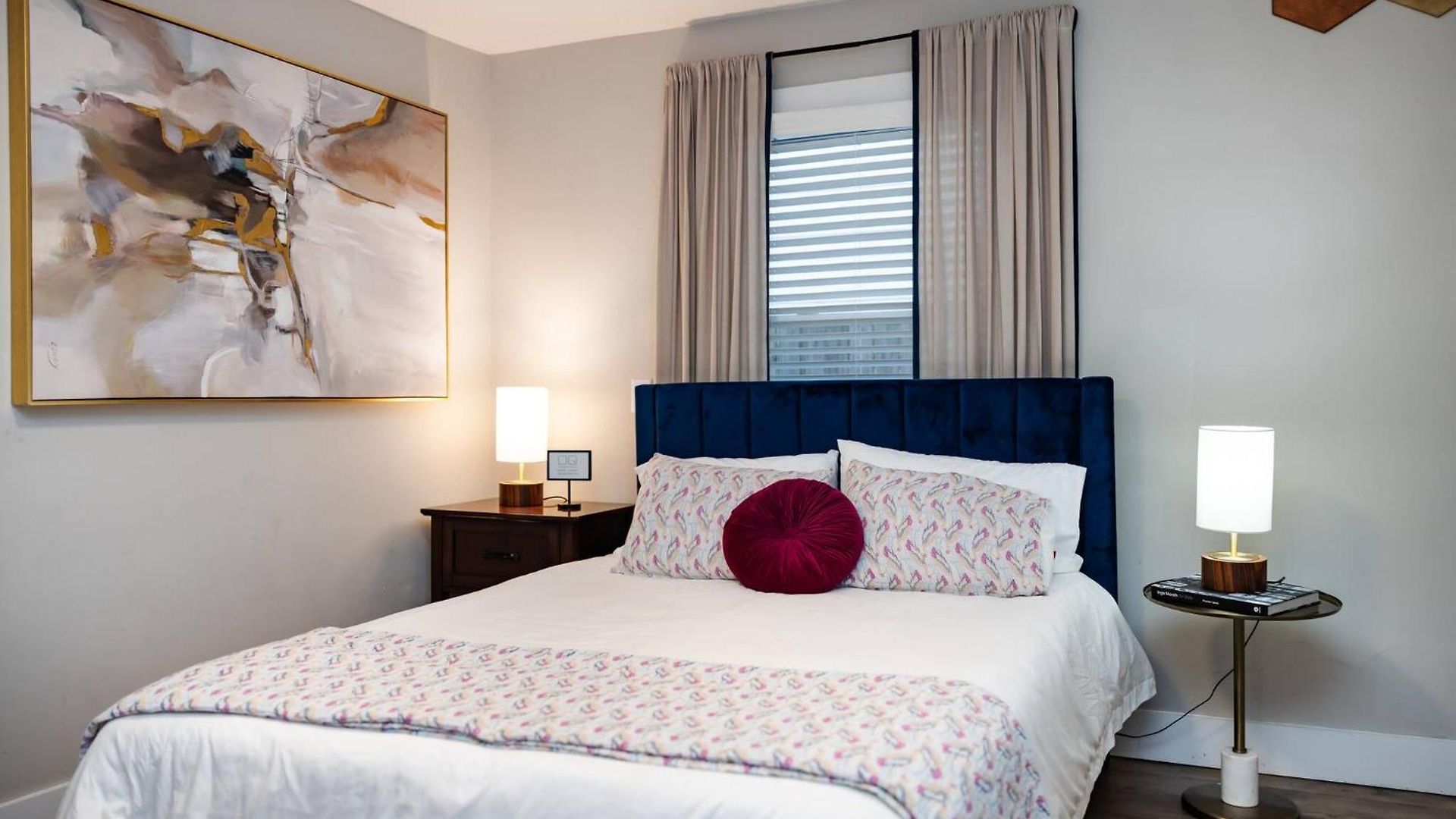Optimist Abode 2: <7min To Noda-midwood-uptown Apartment