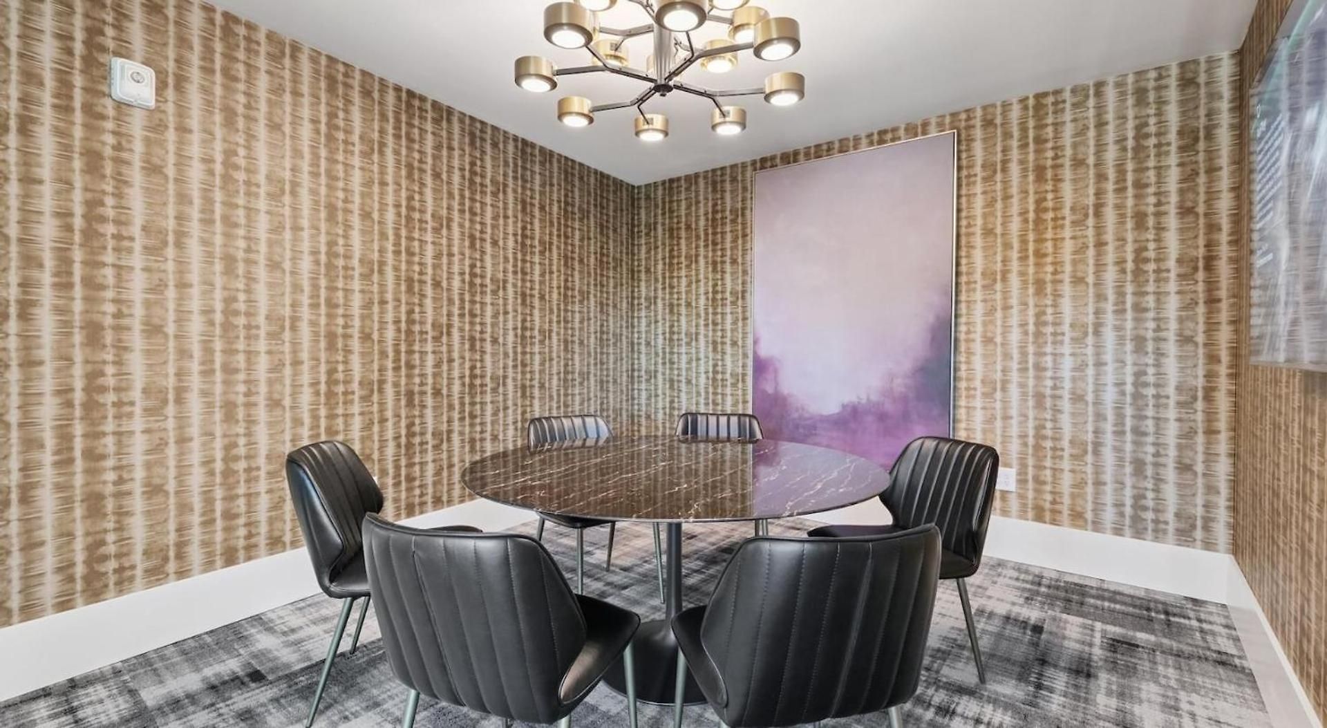 Landing - Bond On Mint Apartment Charlotte