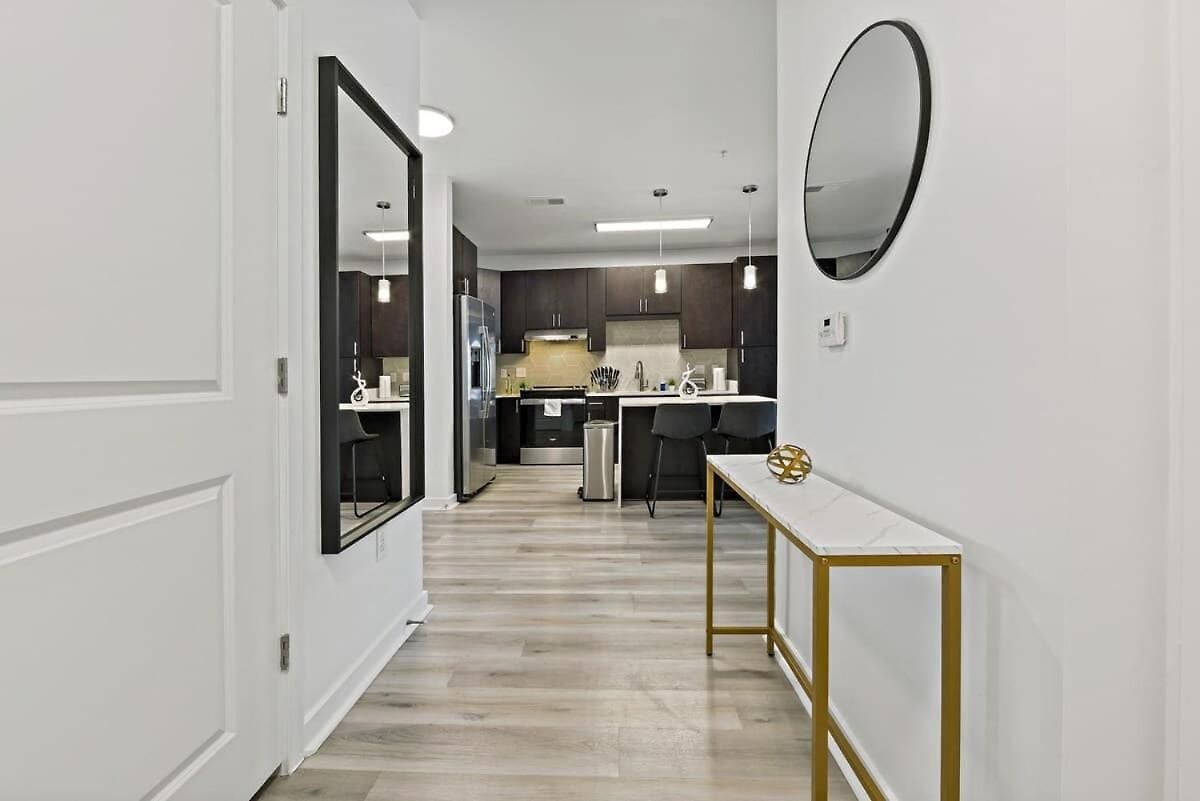 Apartment Midtown Gem Steps To Uptown & Queens *