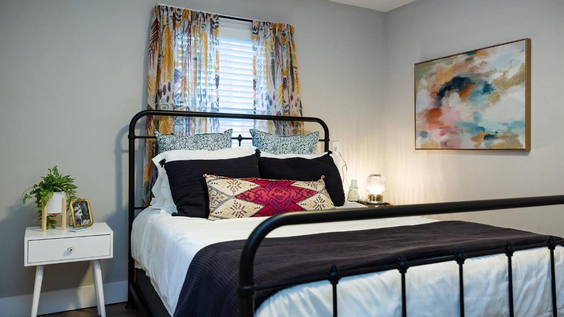 Optimist Abode 3: <7min To Noda-midwood-uptown Apartment *