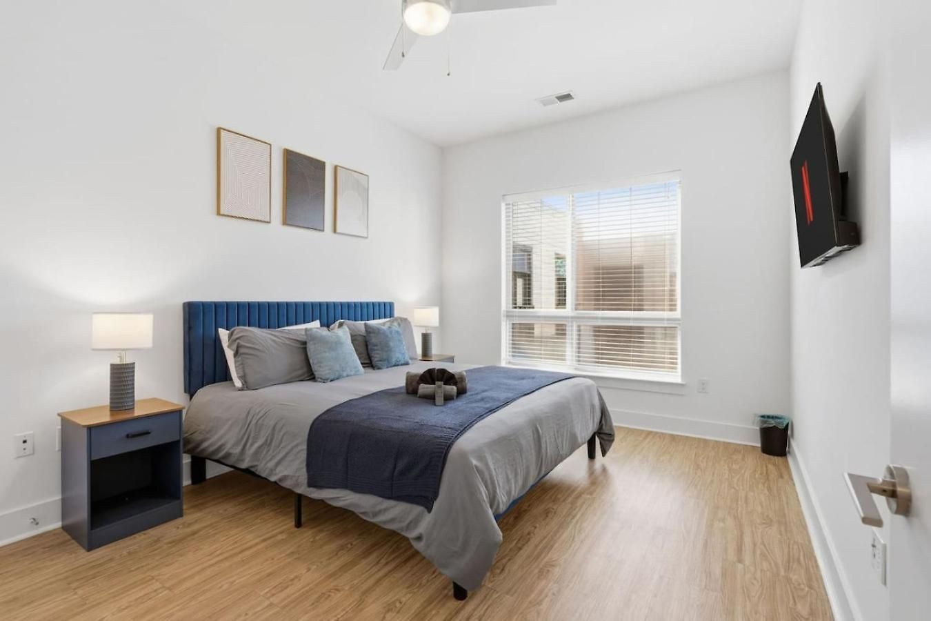 Skyline Retreat - Free Parking, Pool, Balcony * Charlotte
