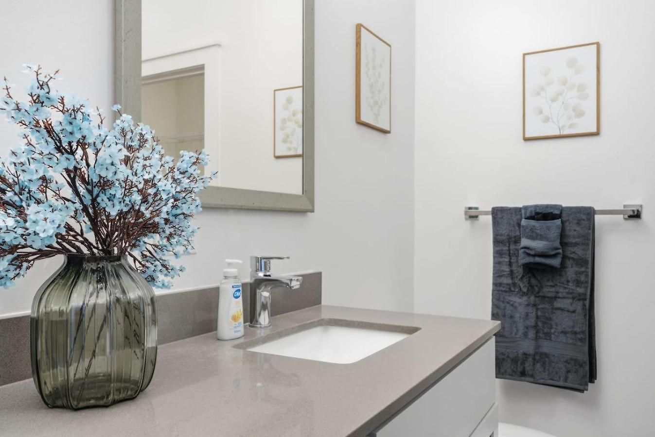 Skyline Retreat - Free Parking, Pool, Balcony Apartment Charlotte