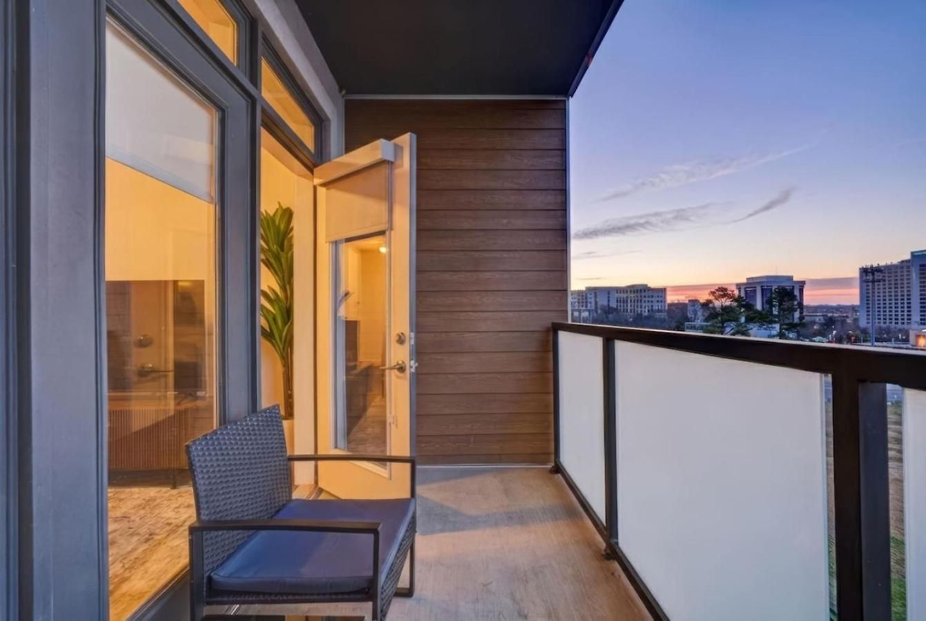Apartment Queen Breeze - Parking, Pool, Walkable Charlotte
