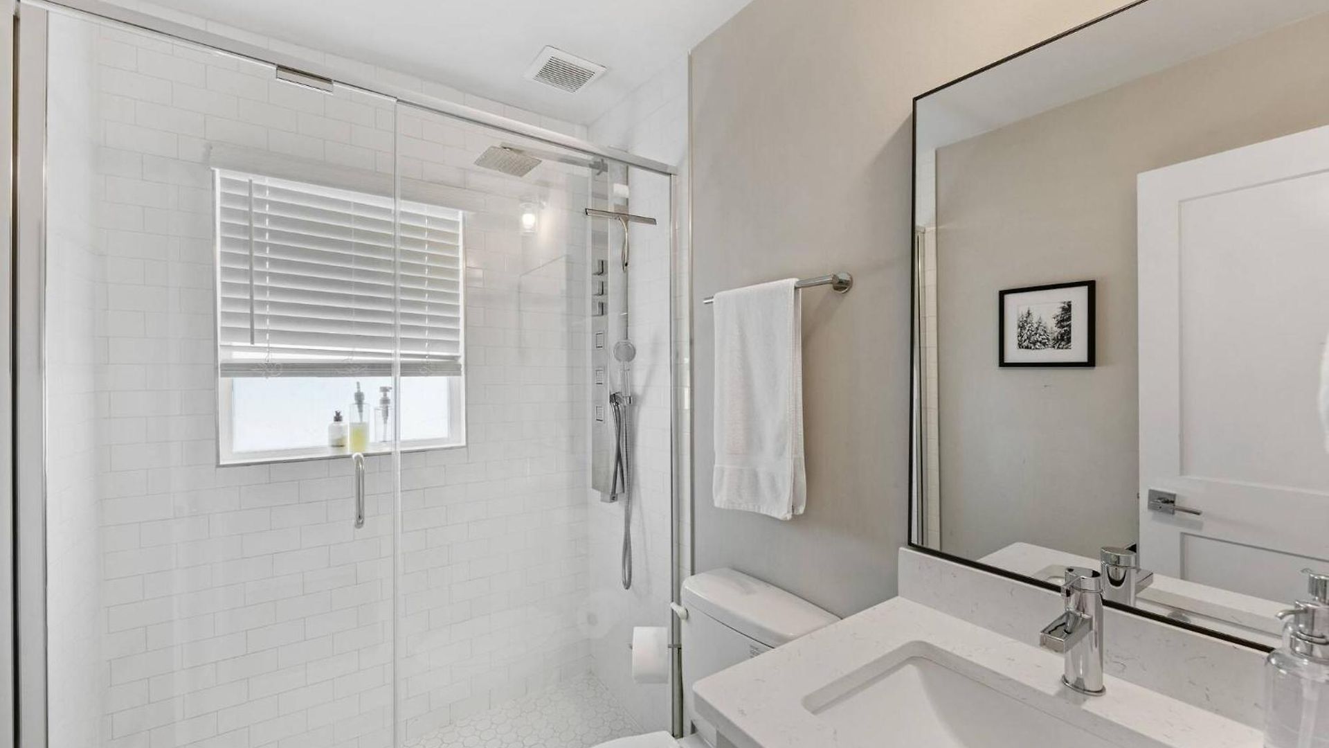 Optimist Abode 4: <7min To Noda-midwood-uptown Apartment *