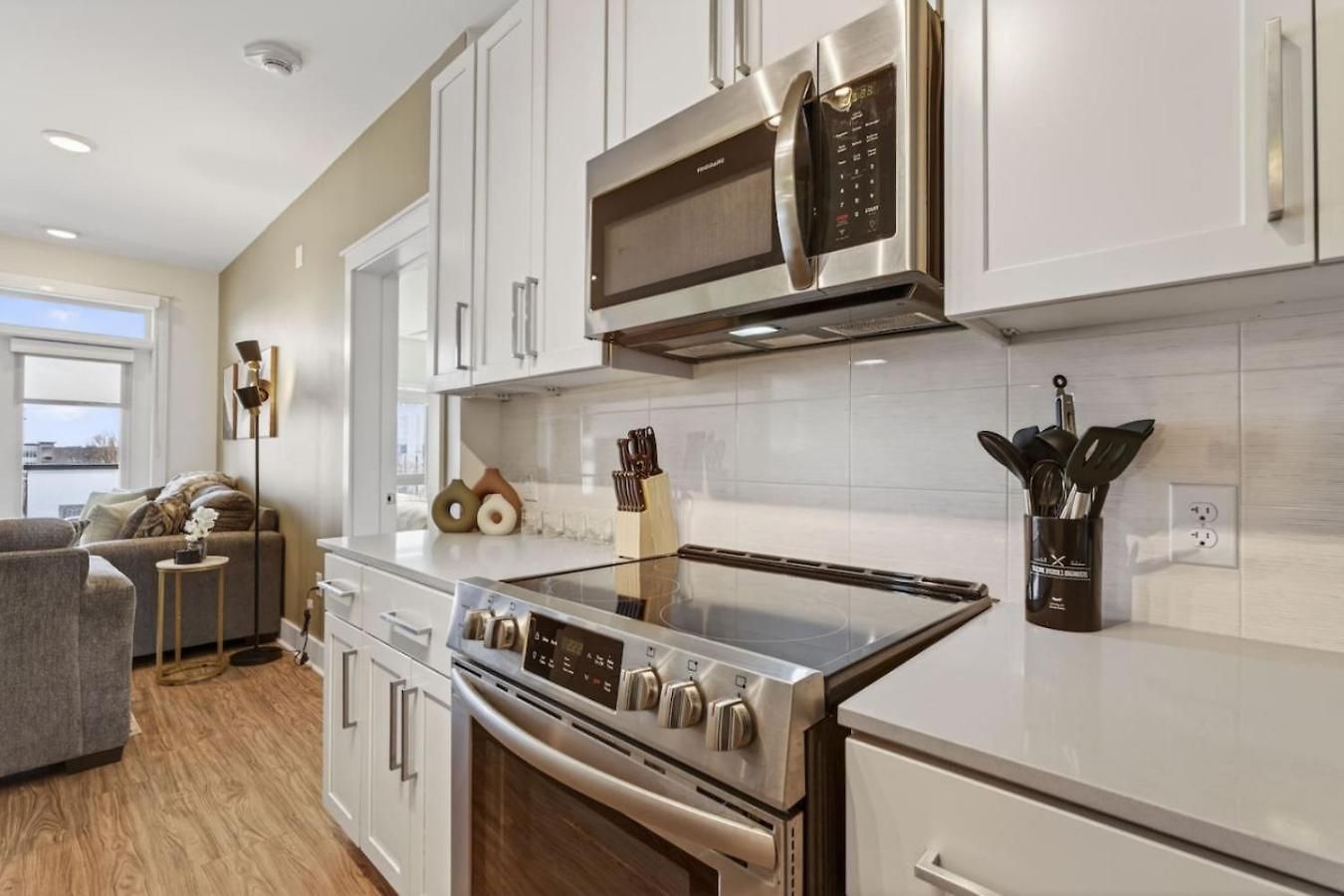 Queen Breeze - Parking, Pool, Walkable Apartment Charlotte
