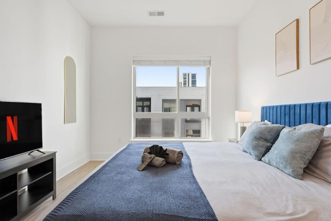 Skyline Retreat - Free Parking, Pool, Balcony * Charlotte