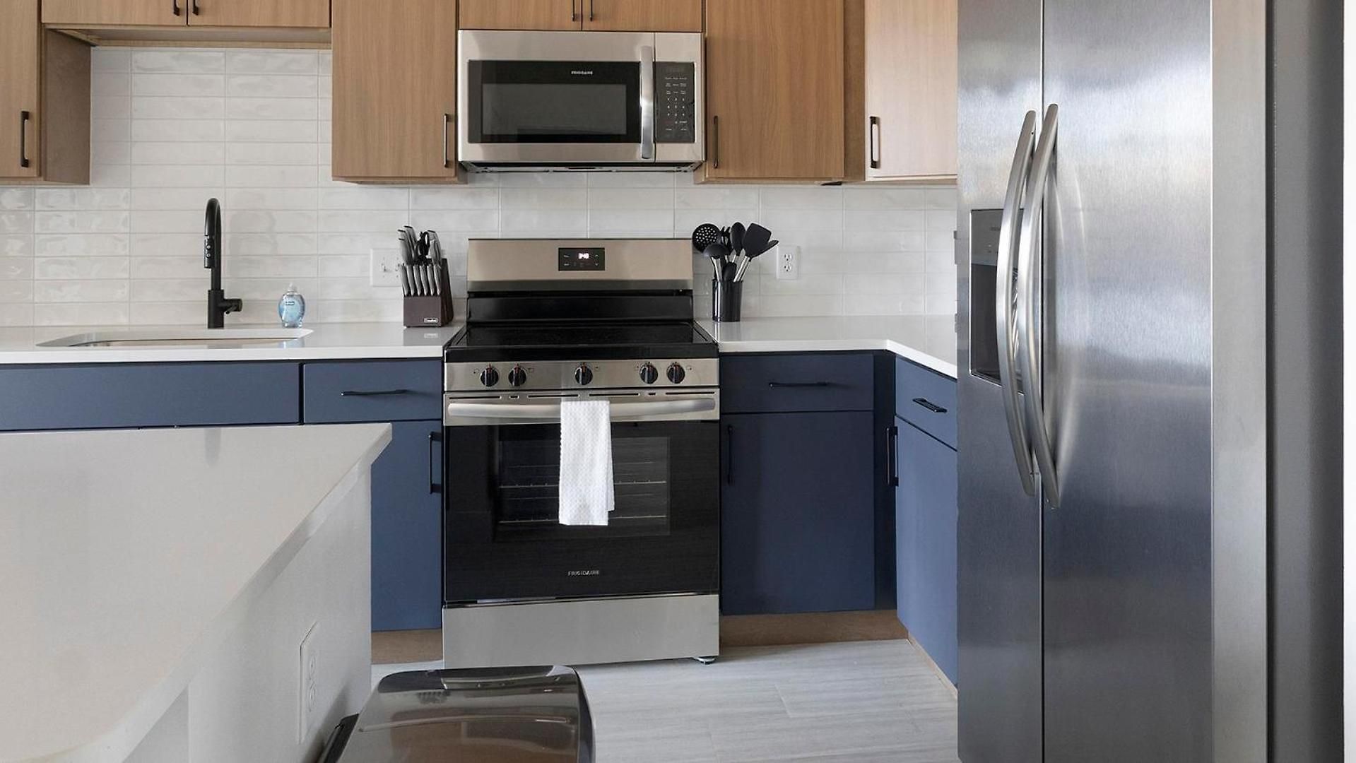 Landing - Bond On Mint Apartment