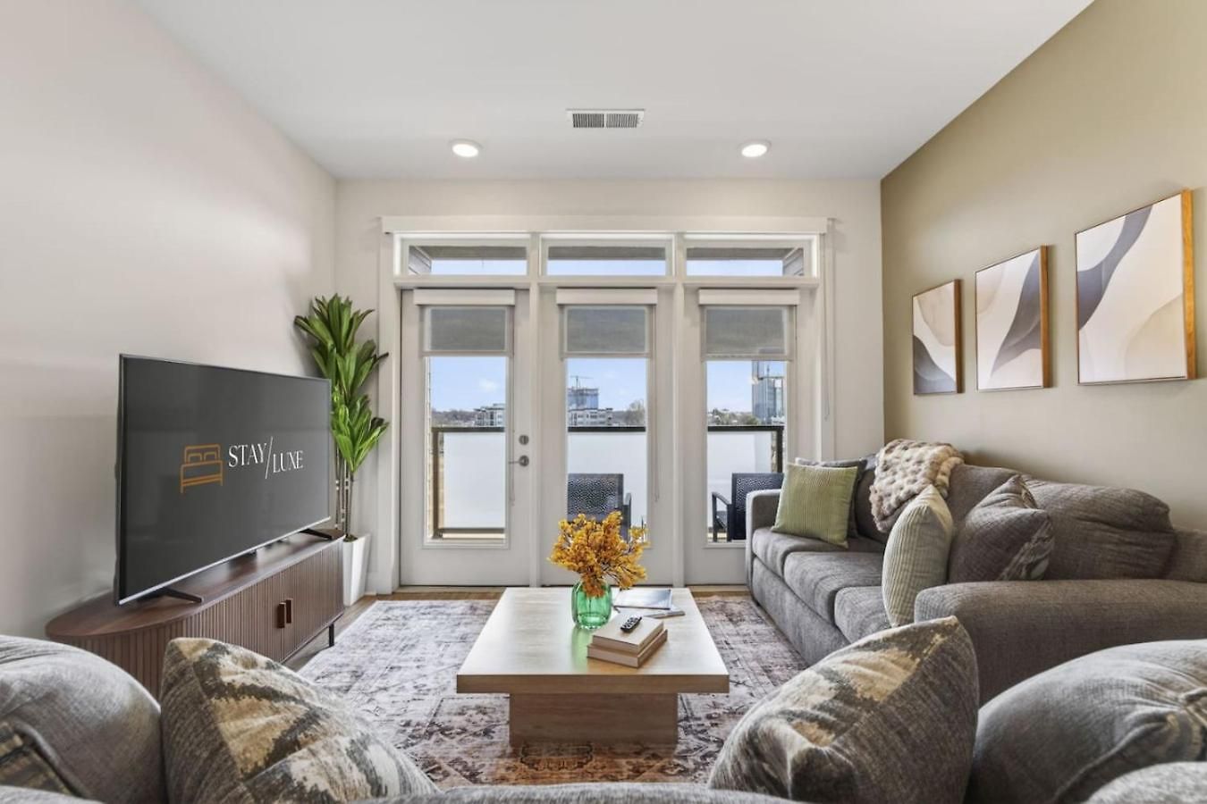 Apartment Queen Breeze - Parking, Pool, Walkable