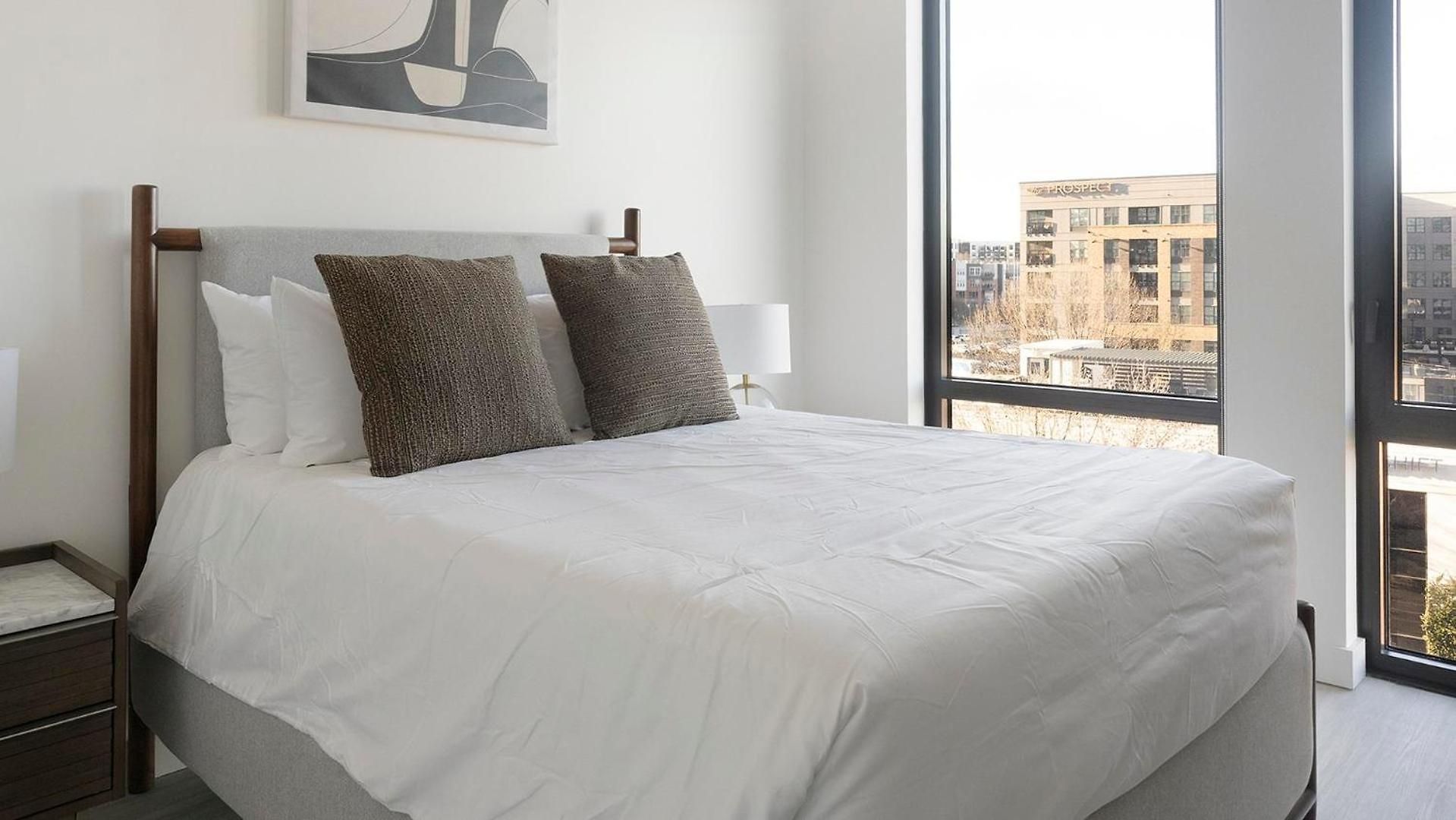 Landing - Bond On Mint Apartment