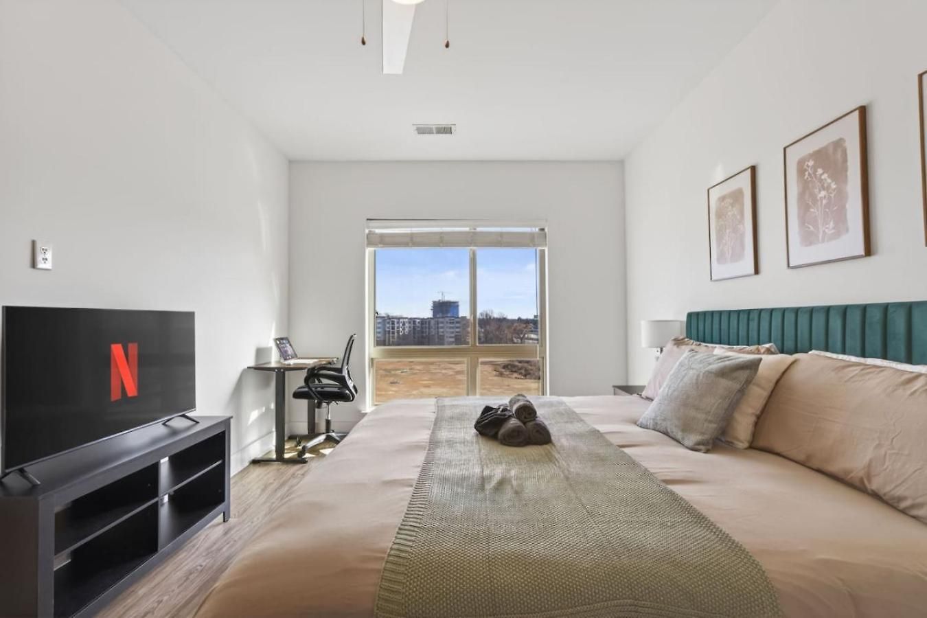 Queen Breeze - Parking, Pool, Walkable Apartment Charlotte