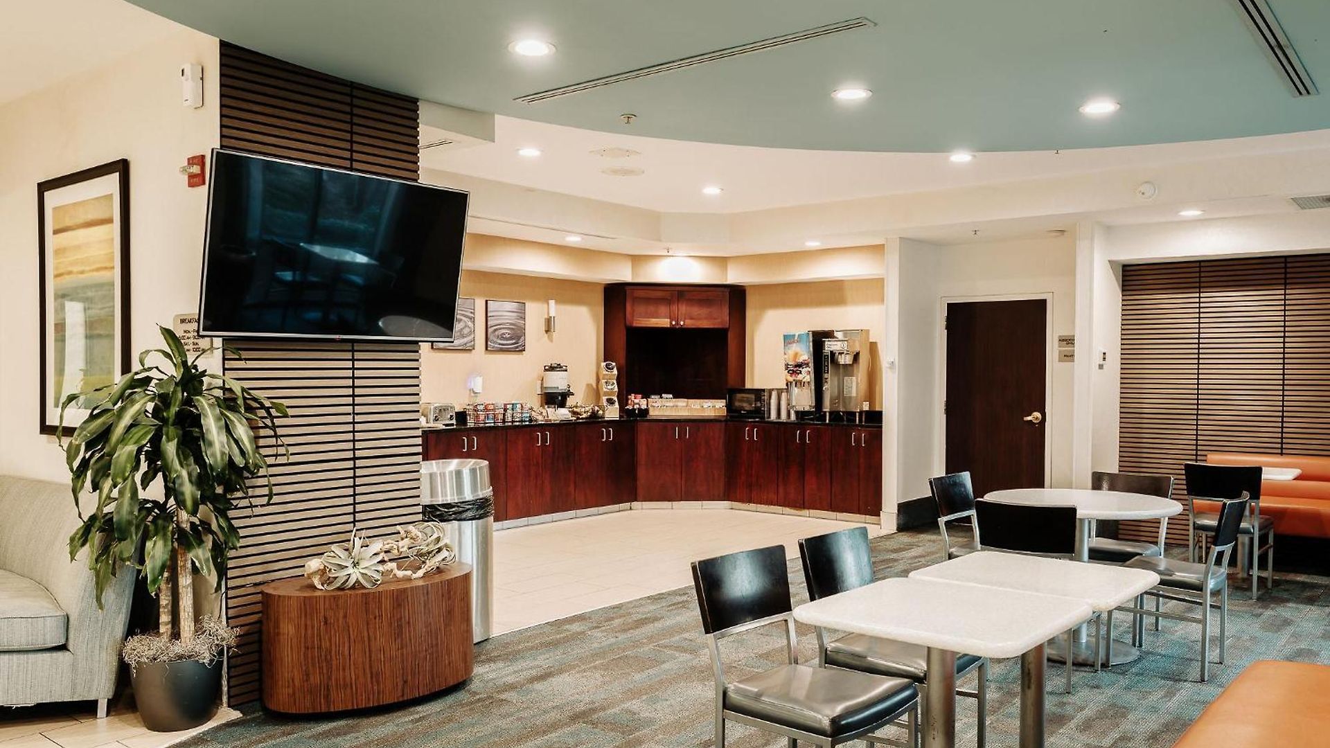 Hotel The Beacon Airport By Ihg 3*