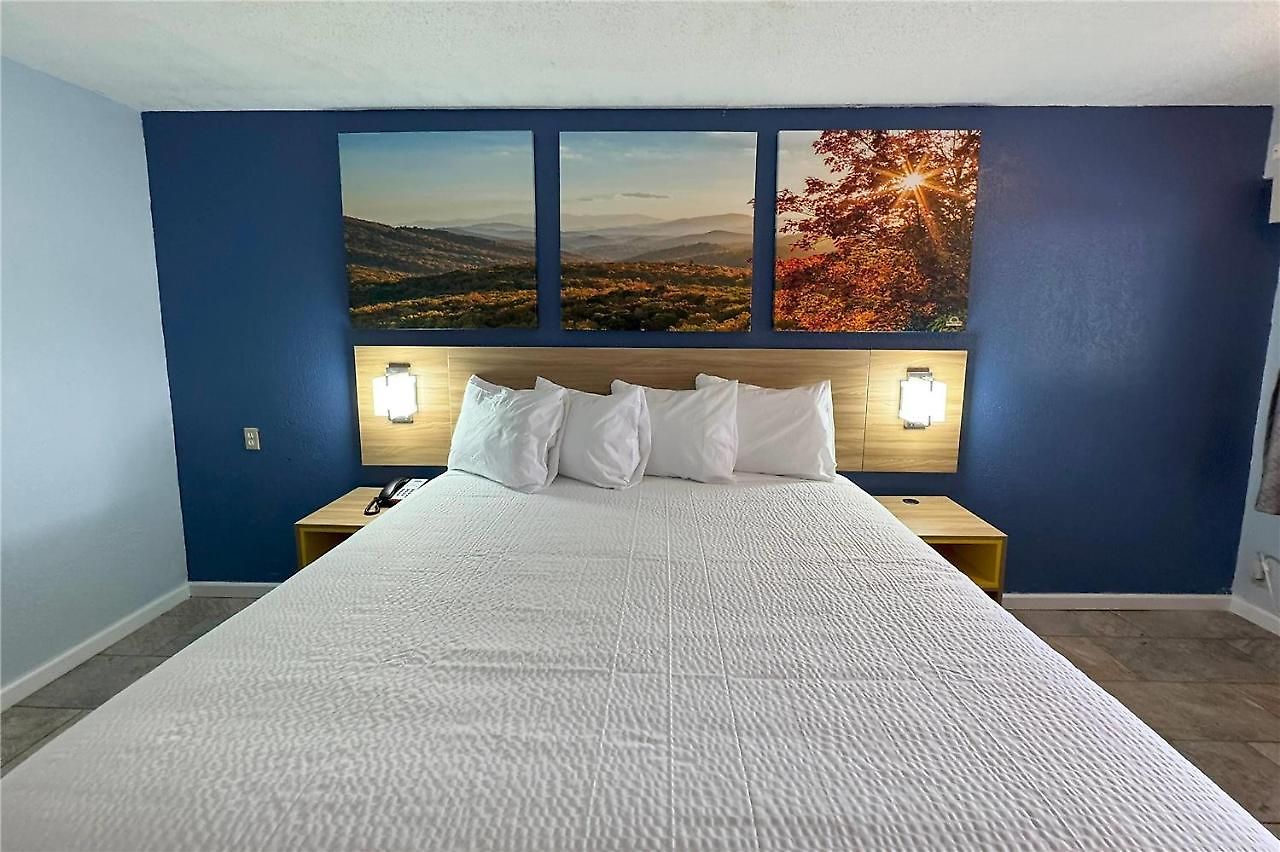 Days By Wyndham Motel Charlotte