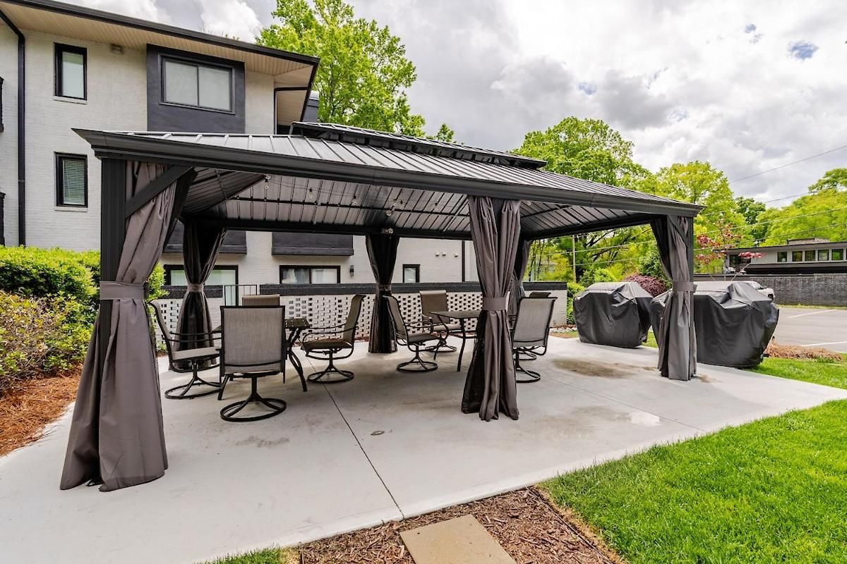 Apartment Spacious 2br 2ba Steps From Hospitals And Uptown Minimum 15 Days Or *