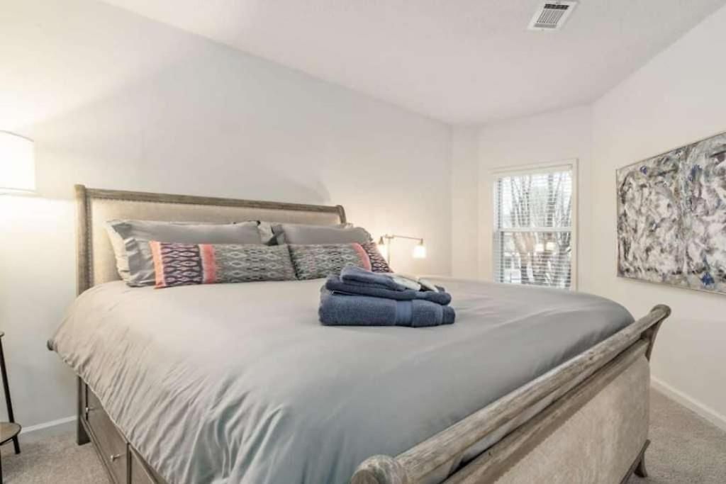 Cozy 1-br With A Seasonal Pool Apartment Charlotte