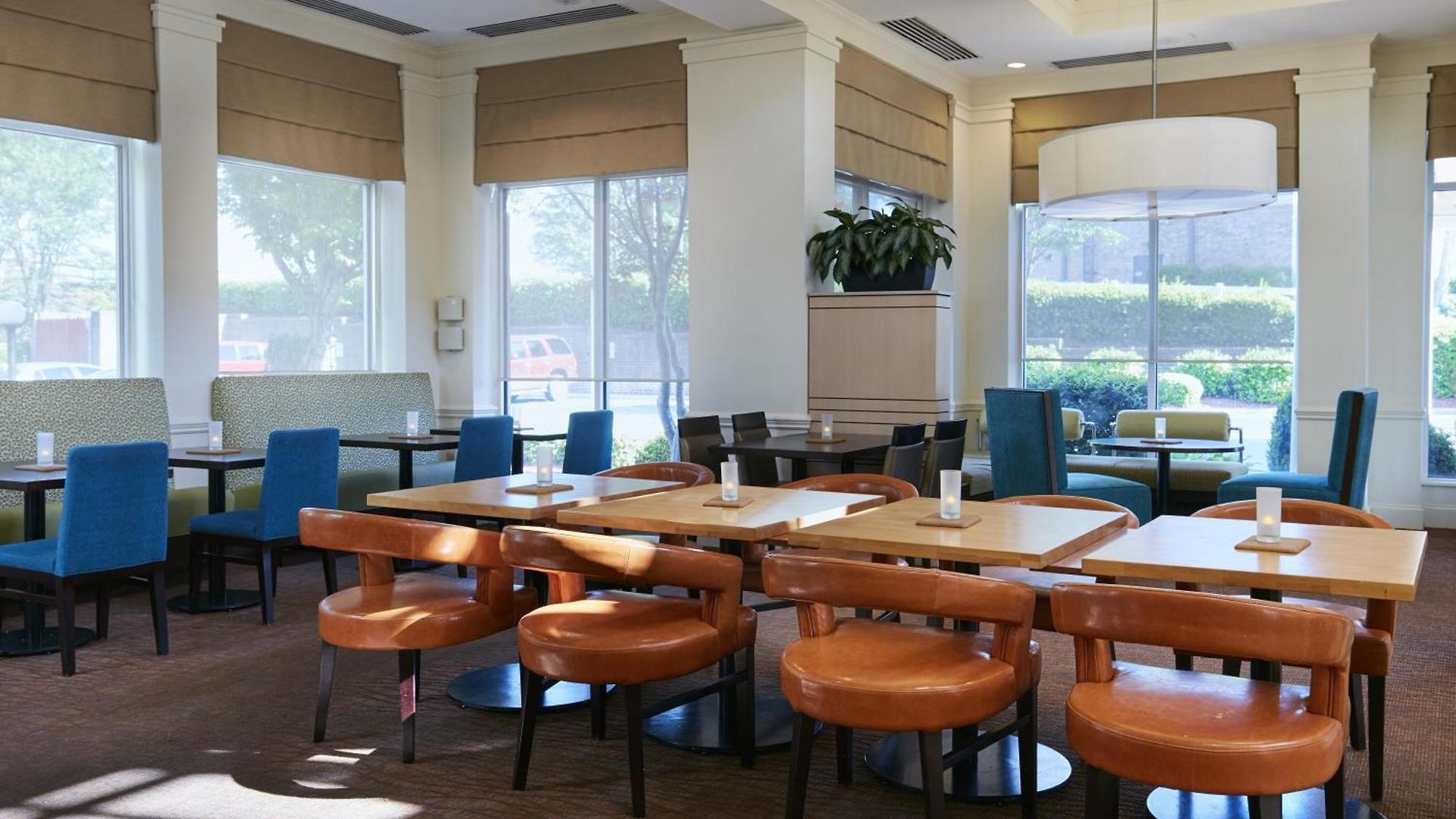 Hilton Garden North 3*