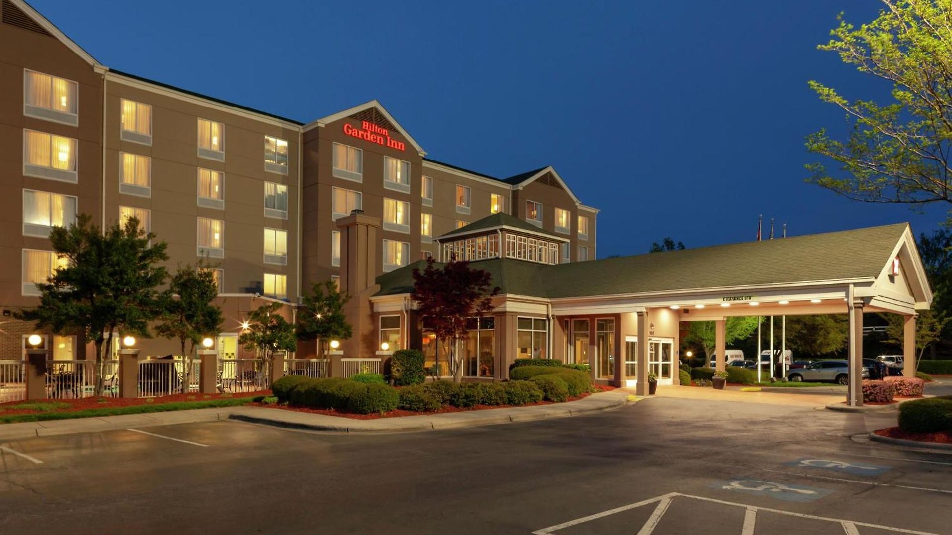 Hilton Garden North Hotel 3*