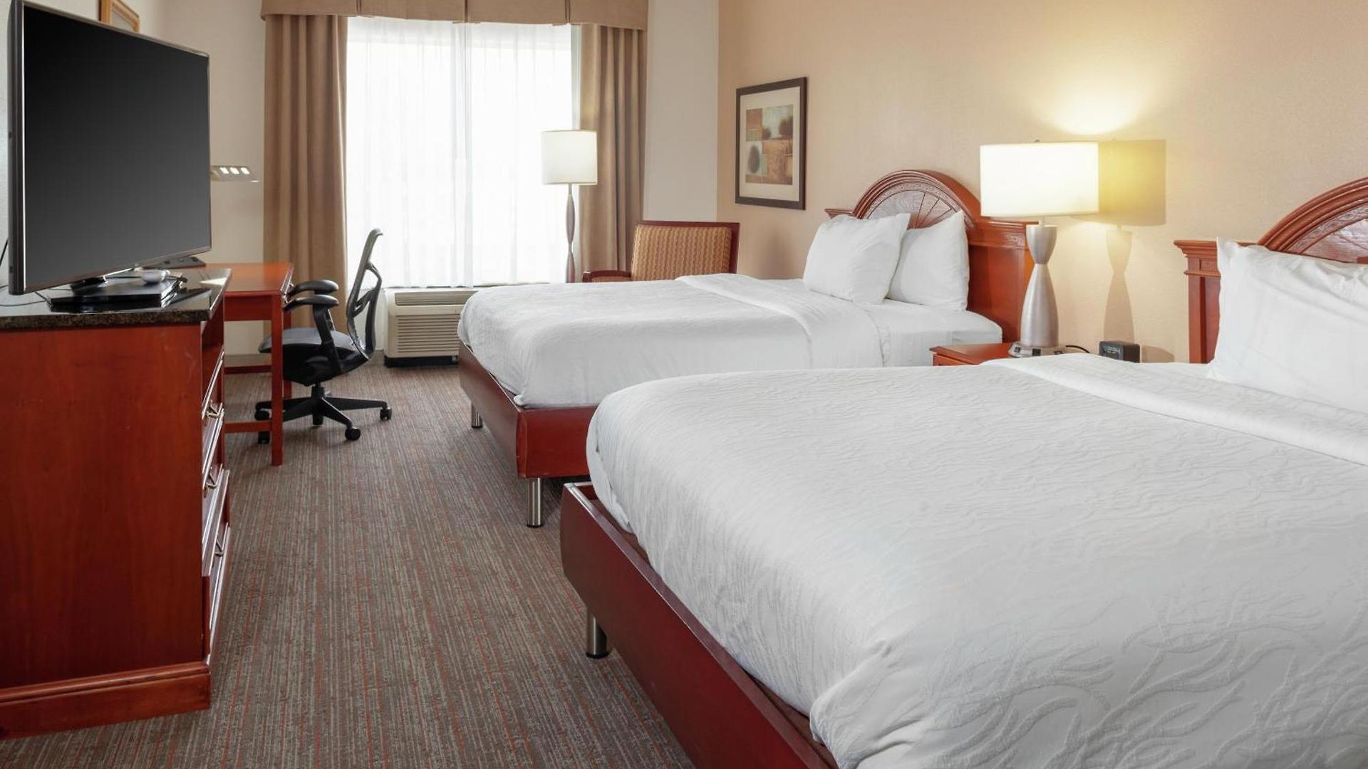 Hilton Garden North Hotel 3*