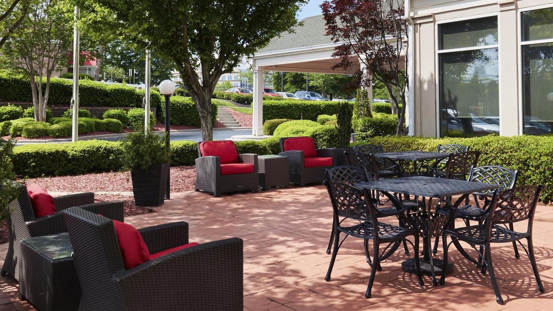 Hilton Garden North Hotel 3*