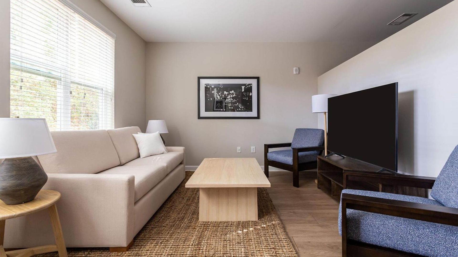 Kasa Freemorewest Charlotte